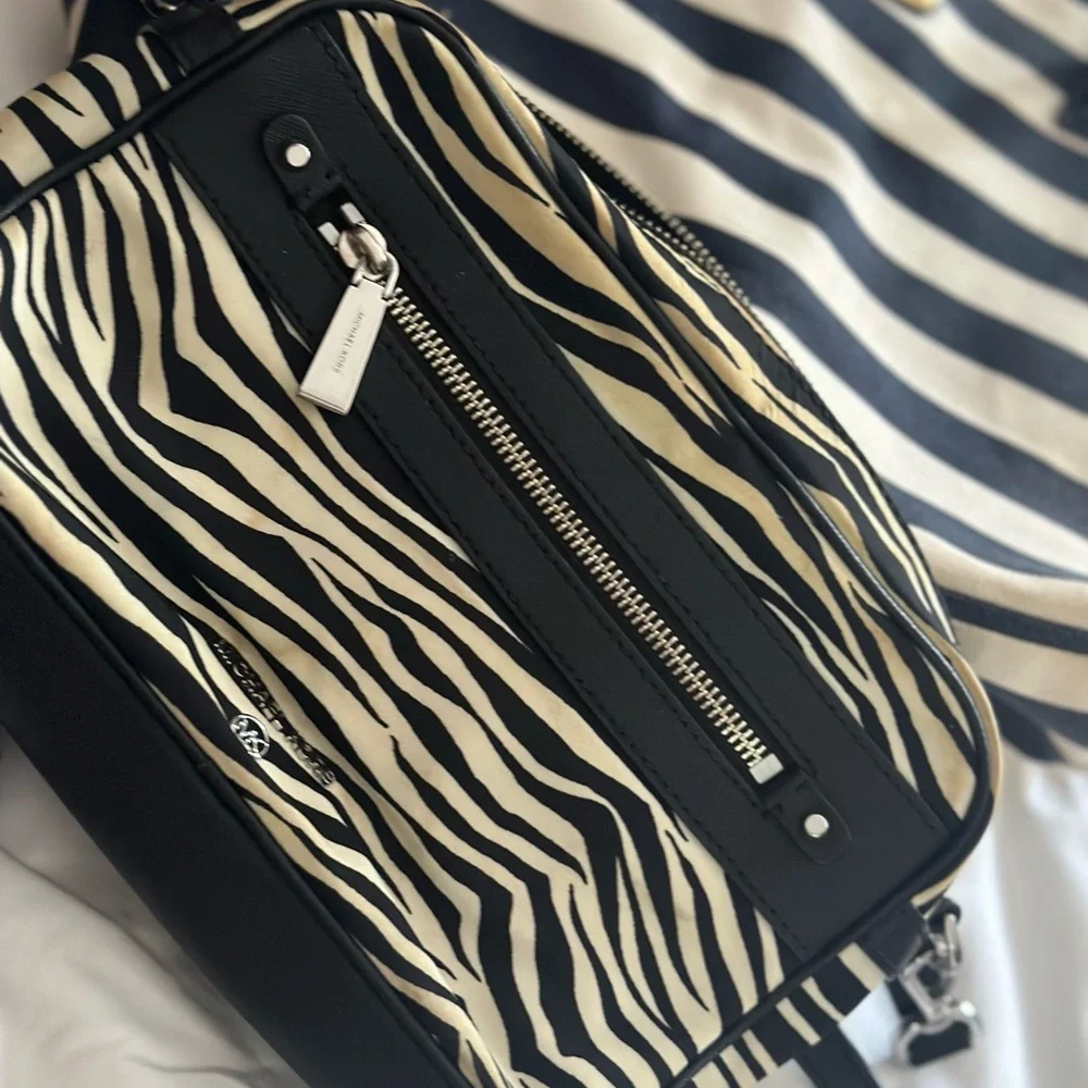 Michael kors bags - Picture 2 of 3